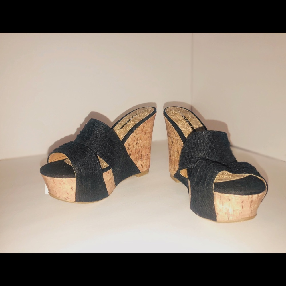 Black wedges